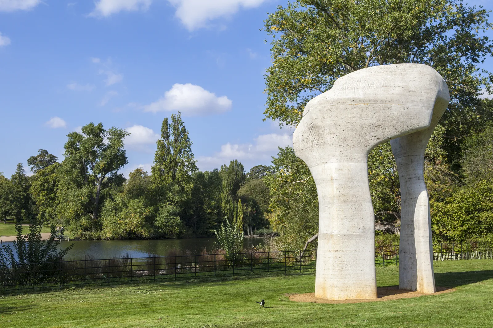 Picnic in the park scene in Downton Abbey