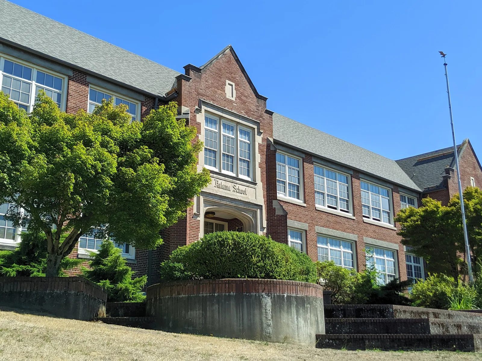 Edward's superhuman truck scene in Twilight