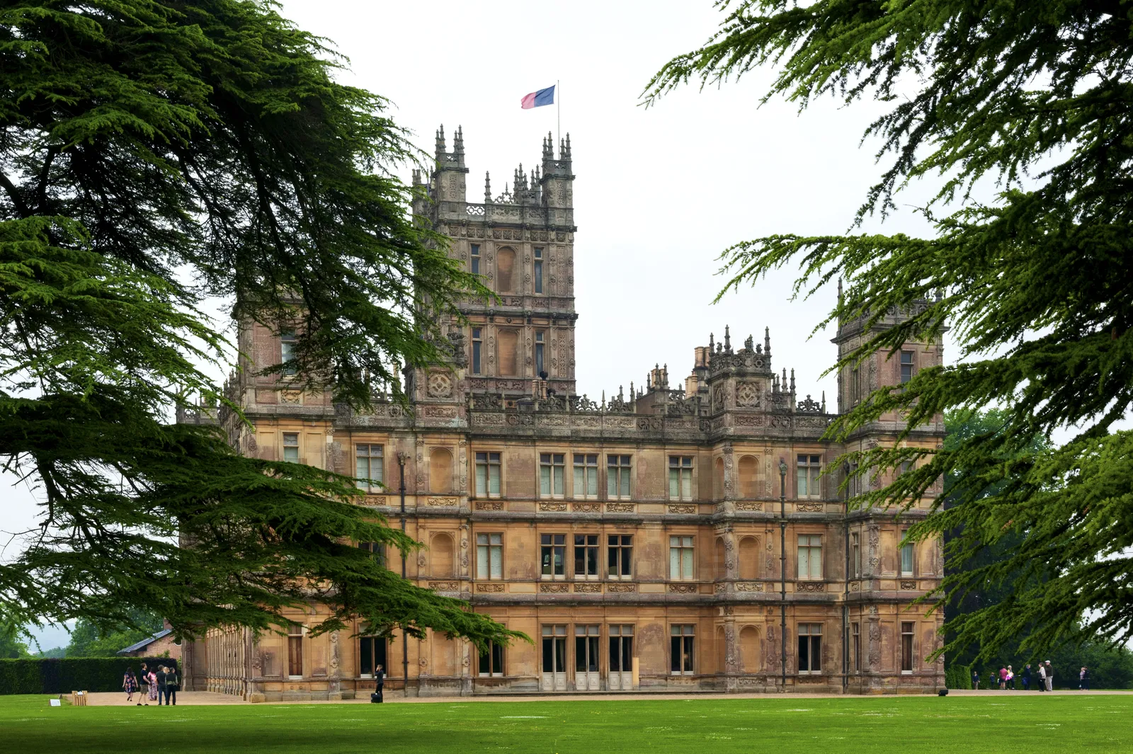 Meet the Crawley family scene in Downton Abbey