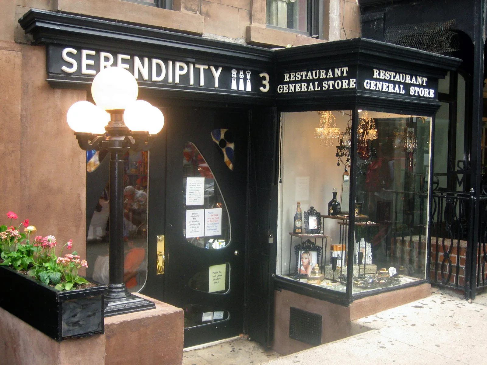 John and Sara share a dessert scene in Serendipity