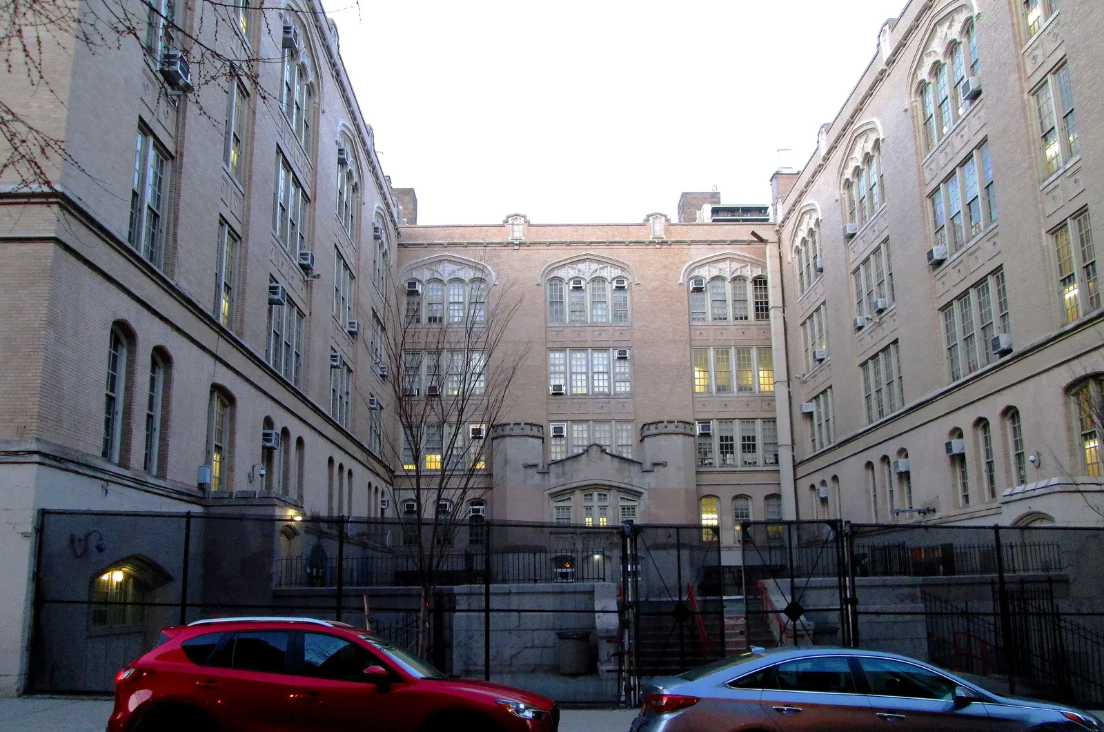 School riot scene in Die Hard With A Vengeance