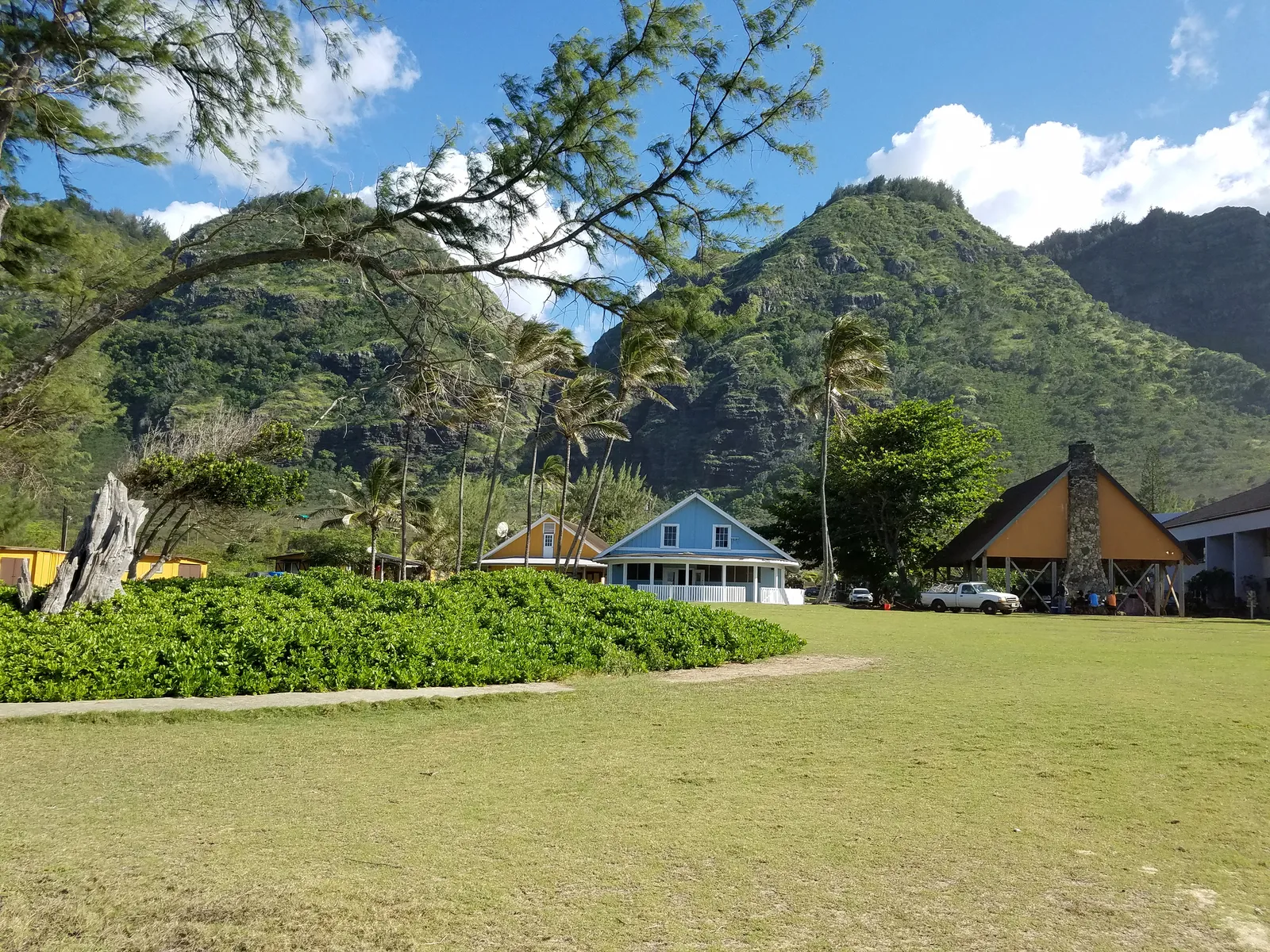 The island’s inhabitants witness the plane crash scene in Lost