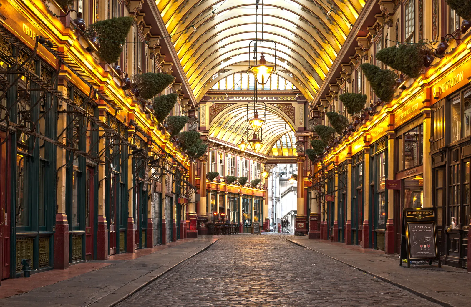 Hagrid brings Harry shopping in Diagon Alley scene in Harry Potter
