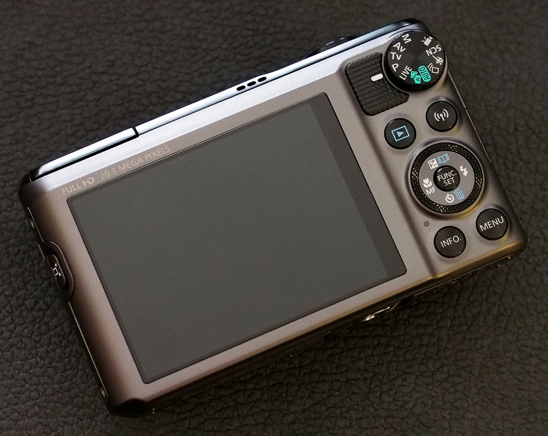 Canon PowerShot SX720 HS 本体と付属品