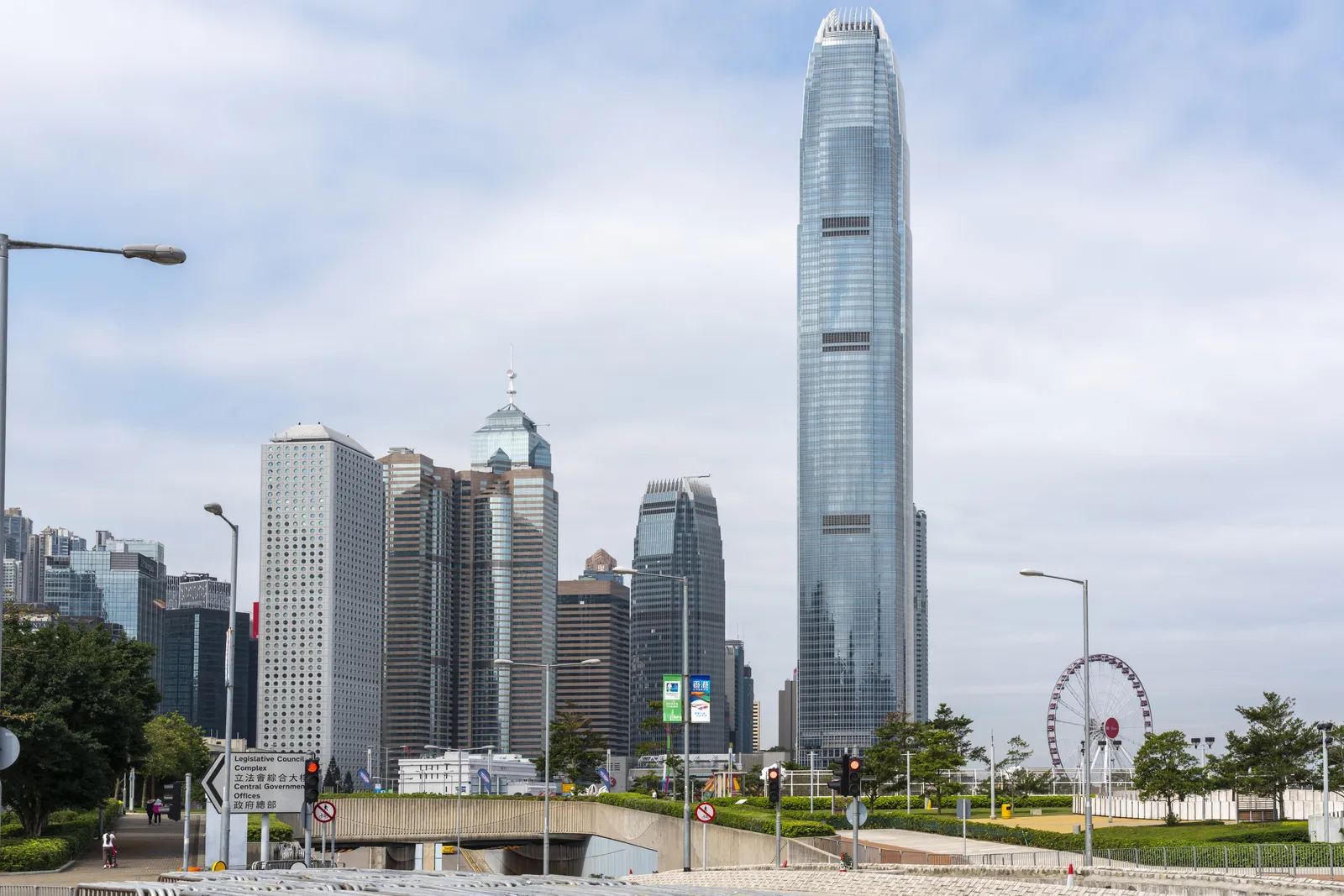 Batman catches Lau and brings him back to Gotham City scene in The Dark Knight