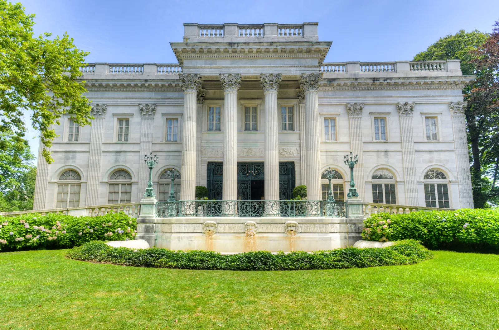 Gatsby dons his old army uniform to dance with Daisy Buchanan scene in The Great Gatsby