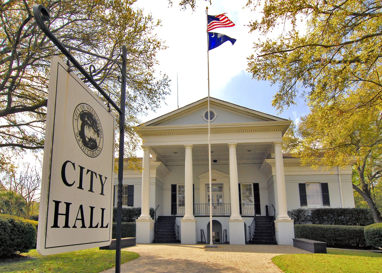 Principal Hancock tells Mrs. Gump that her son has below average I.Q. scene in Forrest Gump