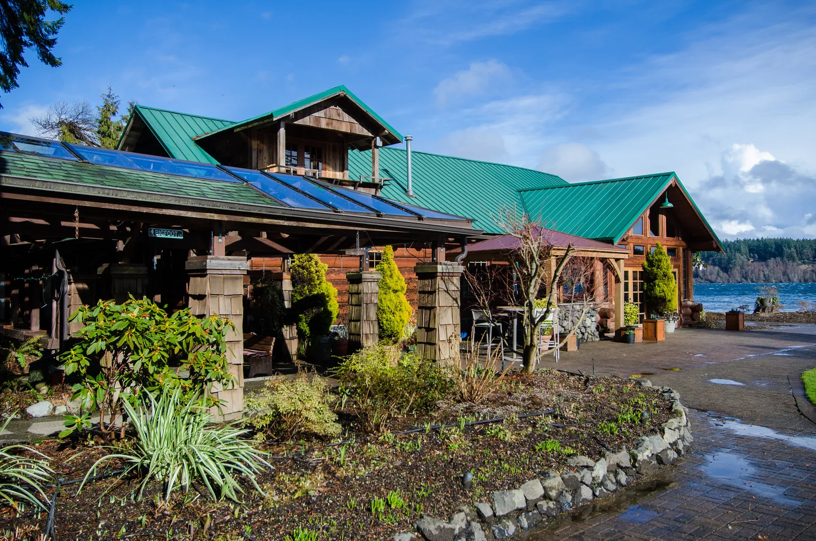 The discovery of Laura Palmer’s body scene in Twin Peaks