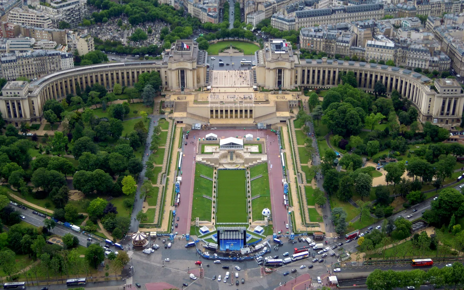 Emily meets Antoine scene in Emily in Paris