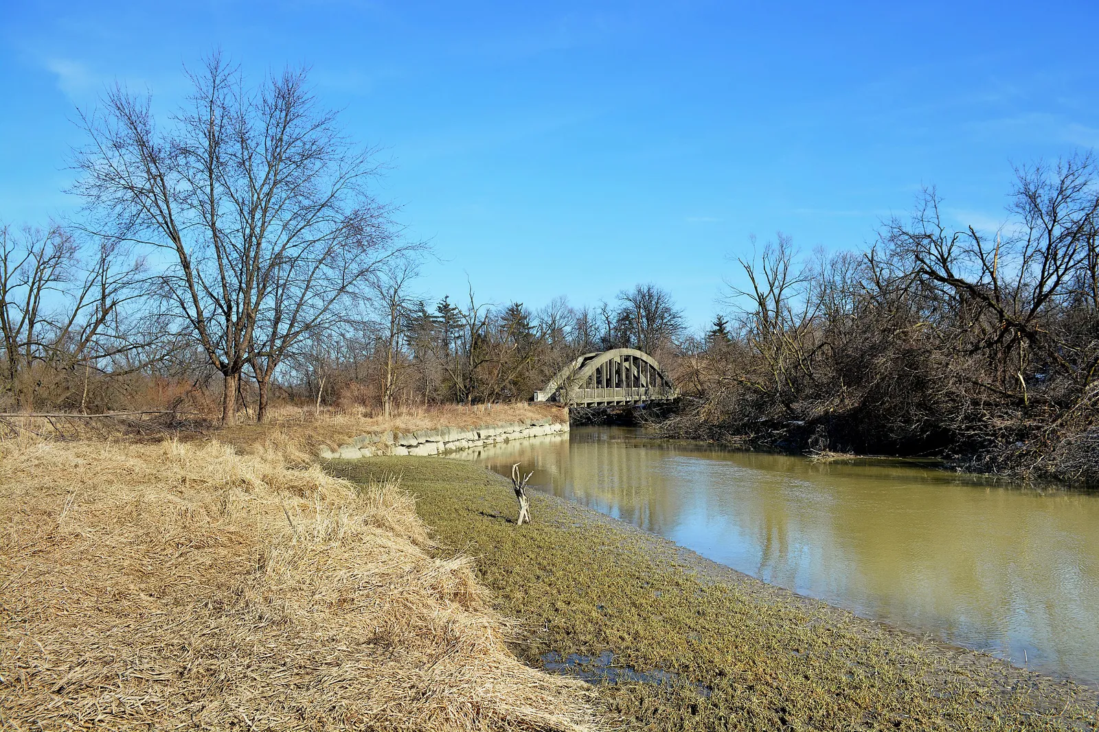 Queen Kane and Maghra arrive in Pennsa city on horseback scene in See