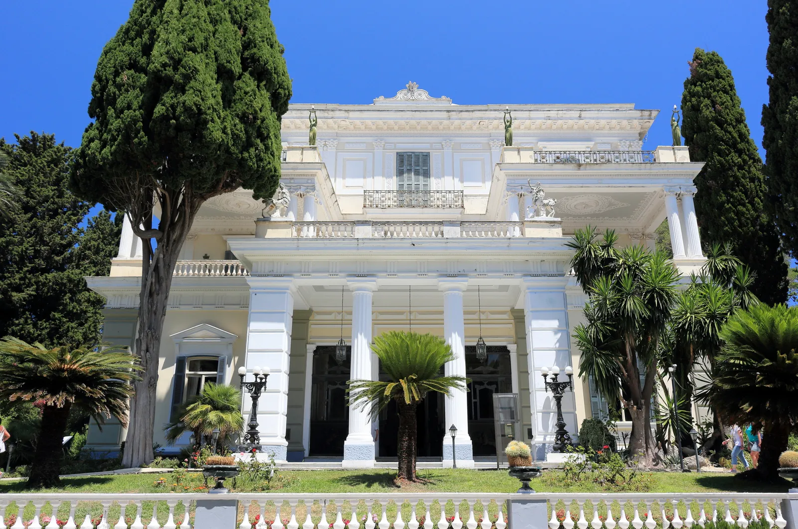 The casino scene in For Your Eyes Only