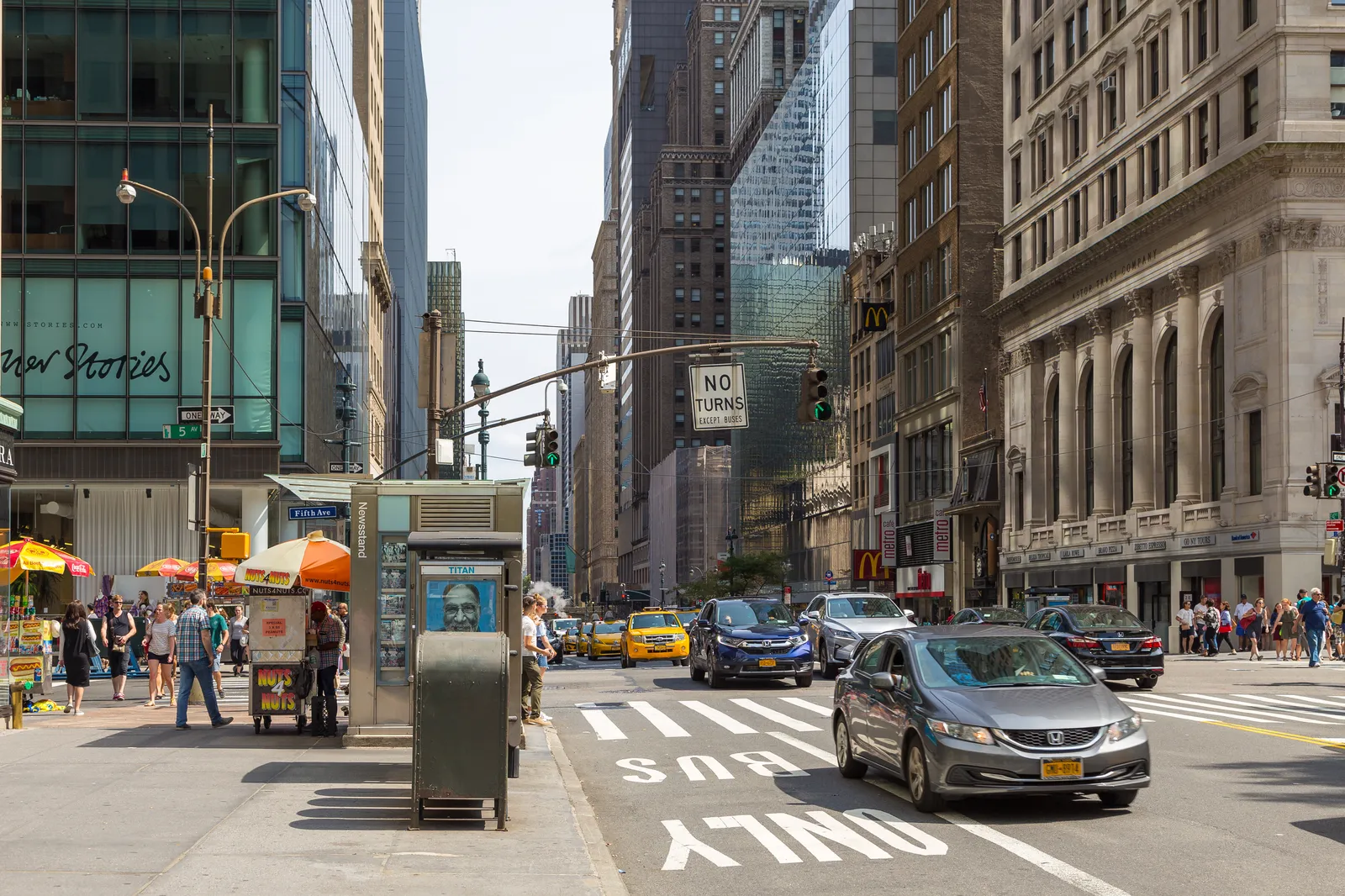 The ghostbusting trio gets a loan scene in Ghostbuster
