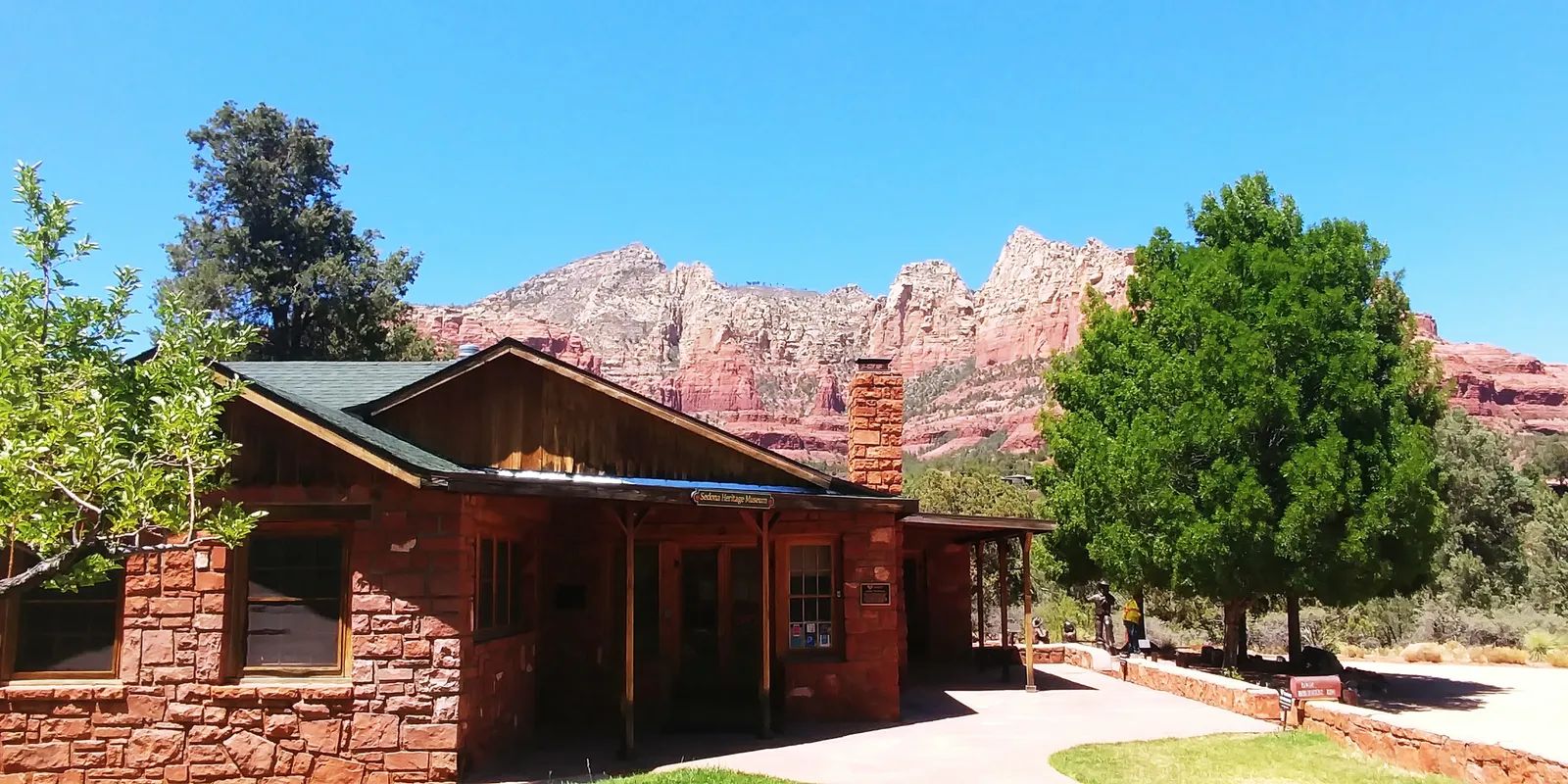 Laredo arrives in town scene in Angel and the Badman