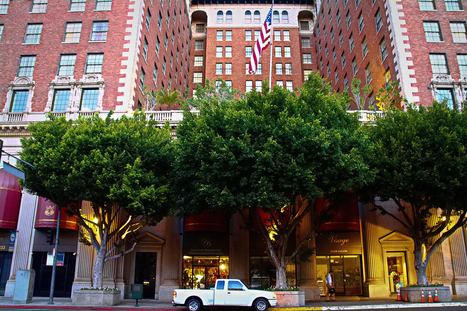 The trio vanquishes their first apparition scene in Ghostbusters