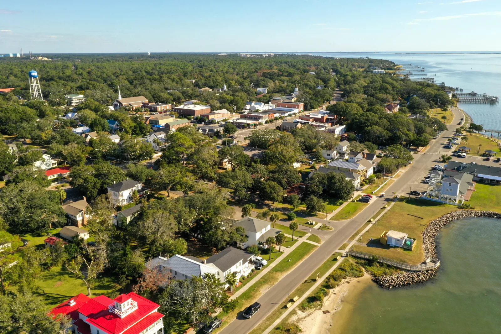 Julie receives the note scene in I Know What You Did Last Summer