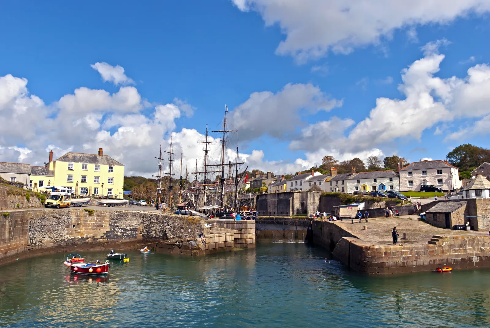 Verity Poldark and Captain Andrew Blamey’s elopement scene in Poldark