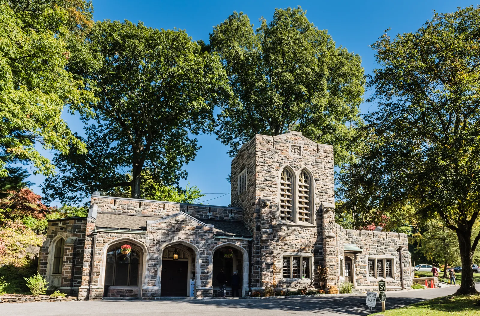 Barnabas awakens scene in Dark Shadows