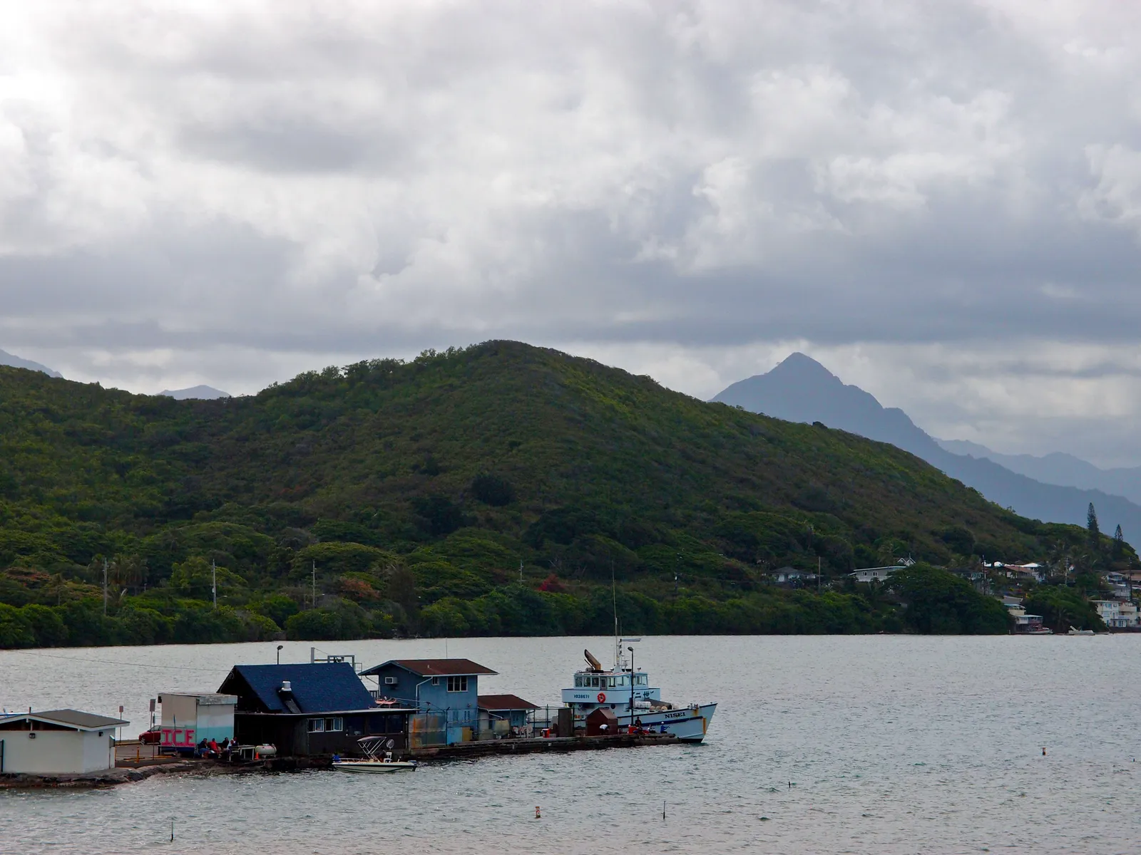 Henry's boat is docked while he says goodbye to his friends scene in 50 First Dates