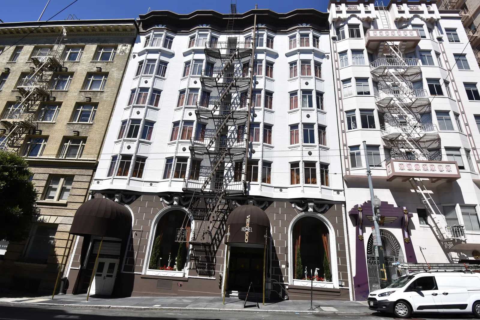 Judy changes into Madeleine scene in Vertigo