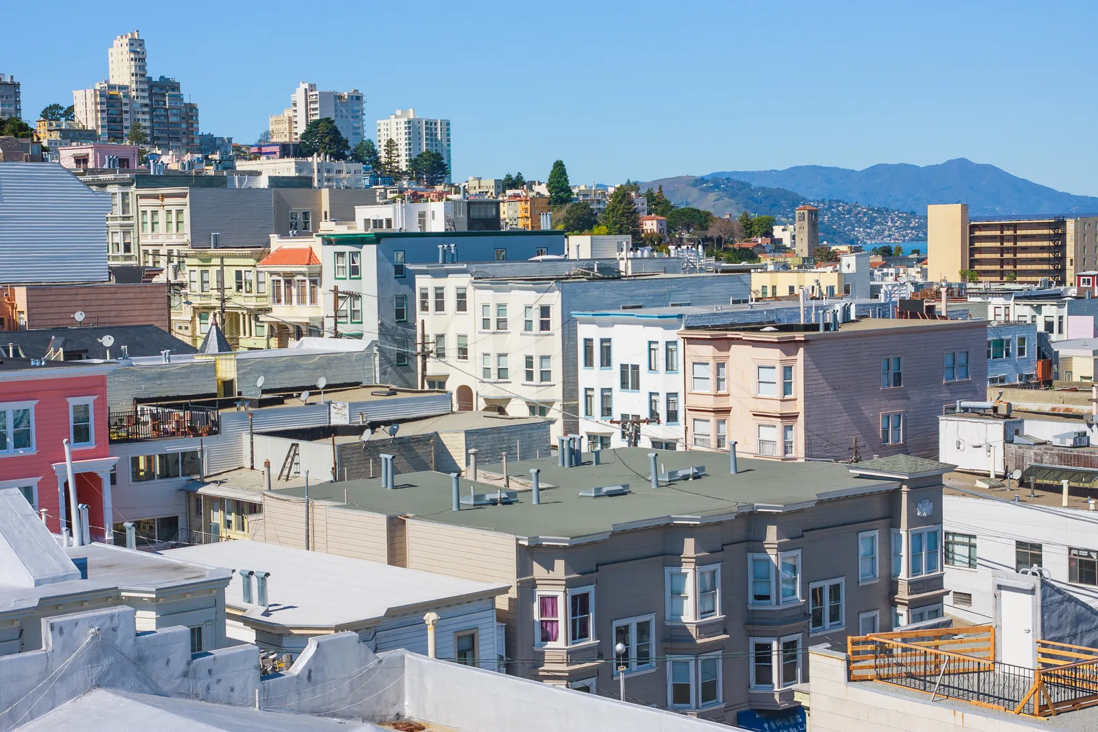 Madge’s accidental death scene in Dark Passage