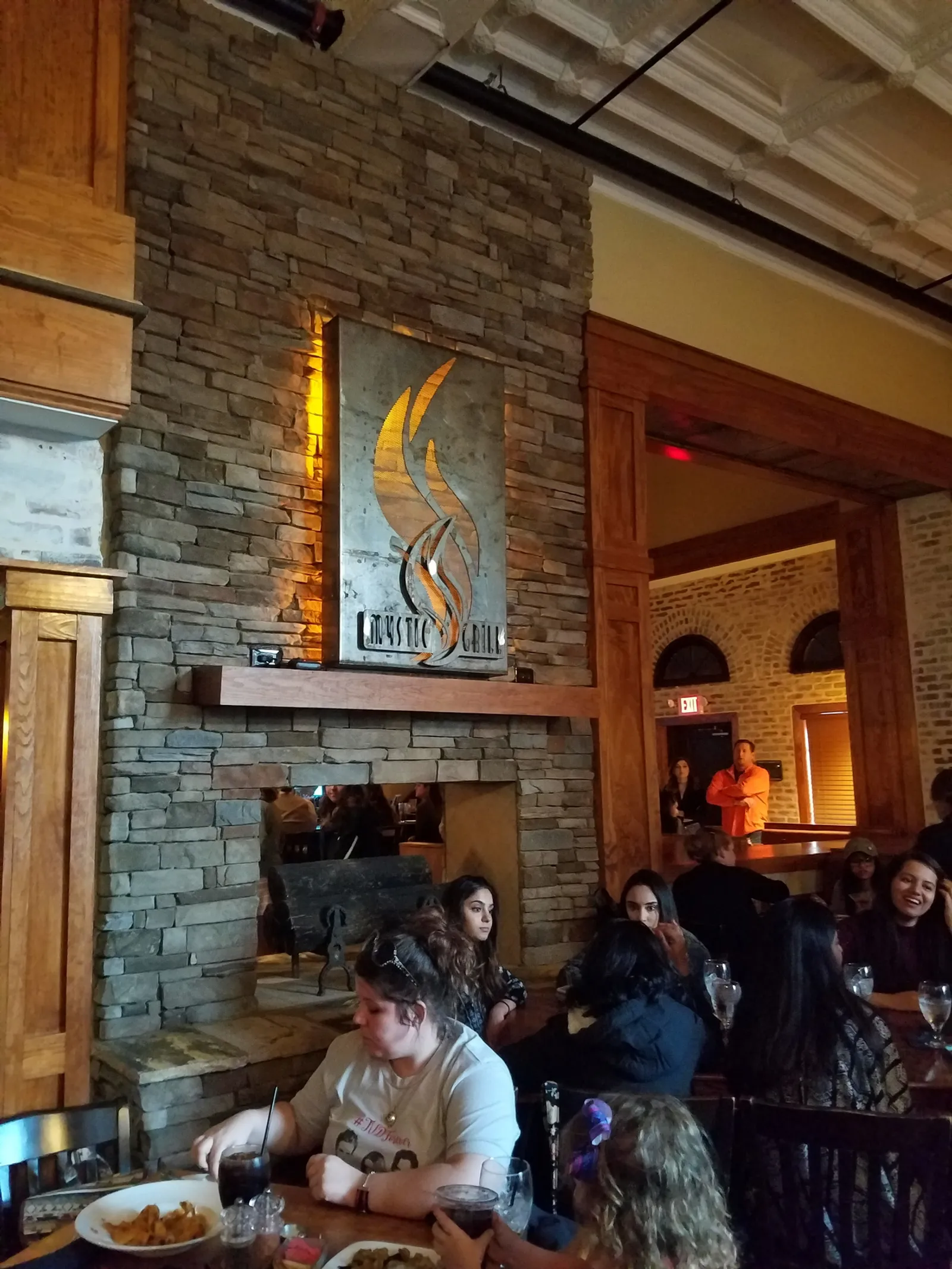 Mystic Grill fire scene in Vampire Diaries