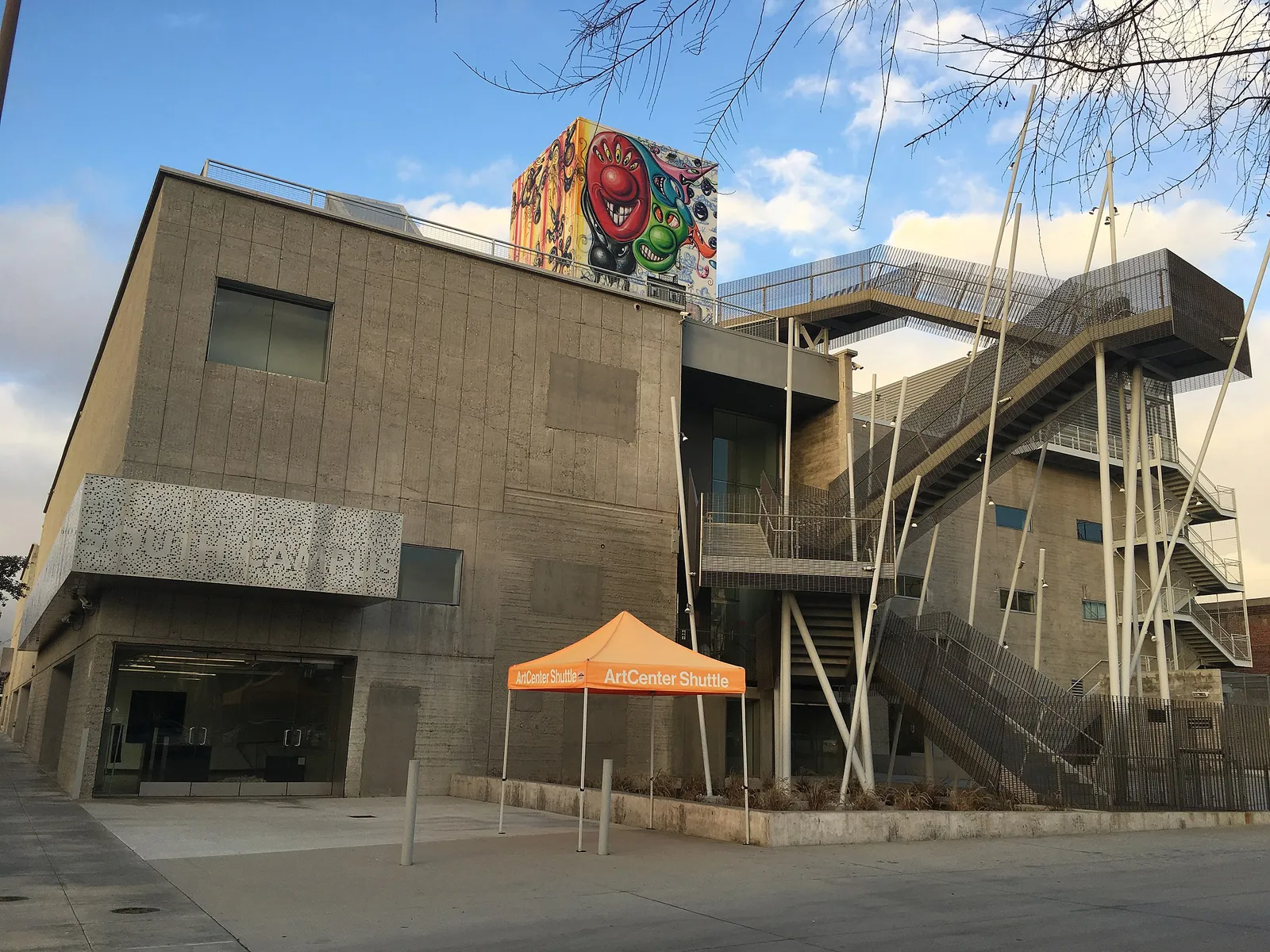 Mae explains the significance of the art sculpture piece scene in The Circle