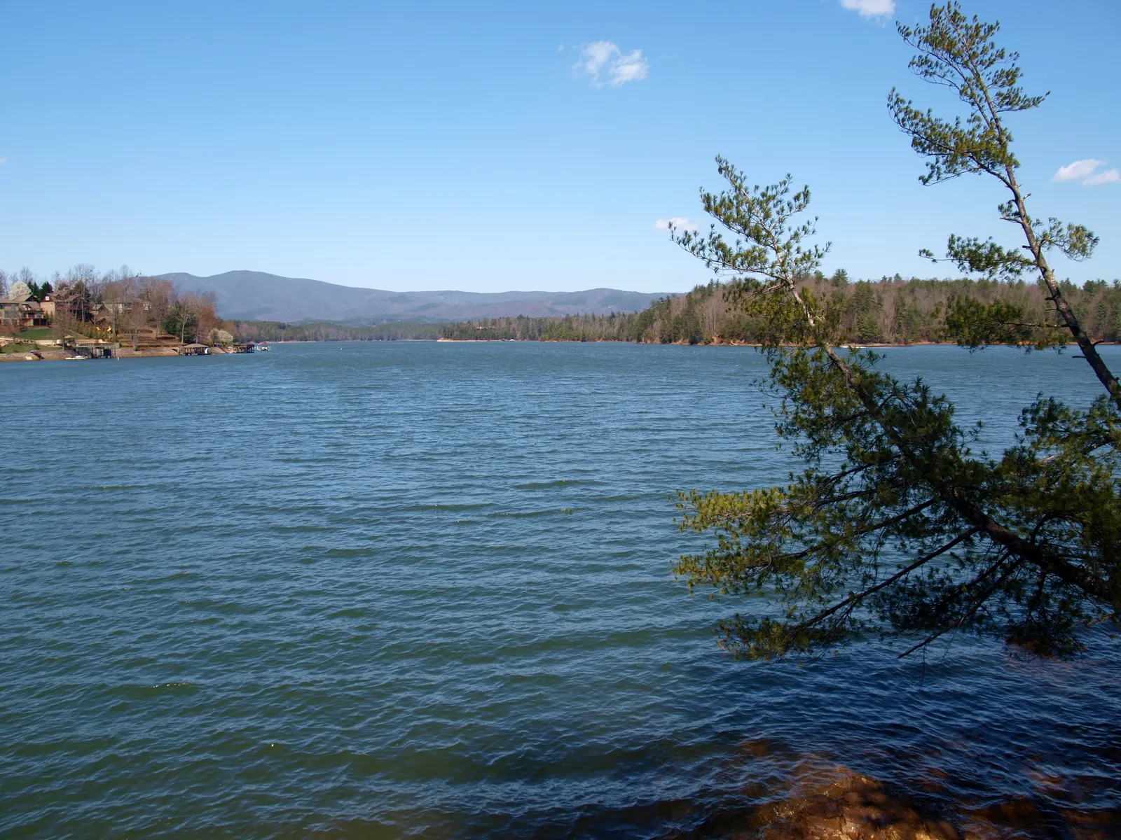 Ryan and Ramius pilot the Red October to hideaway at Penobscot River scene in The Hunt for Red October