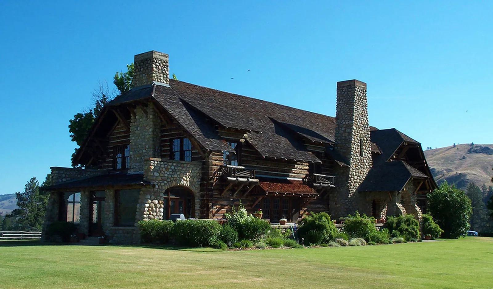 Beth and Rip get married scene in Yellowstone