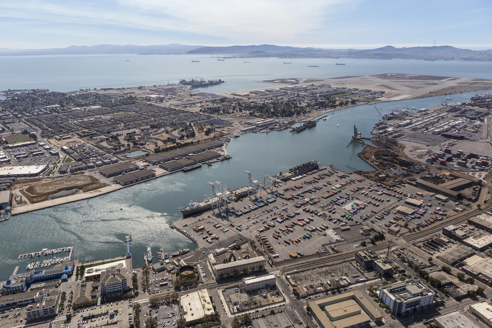 Claire finds Embry with Jackie scene in High Crimes