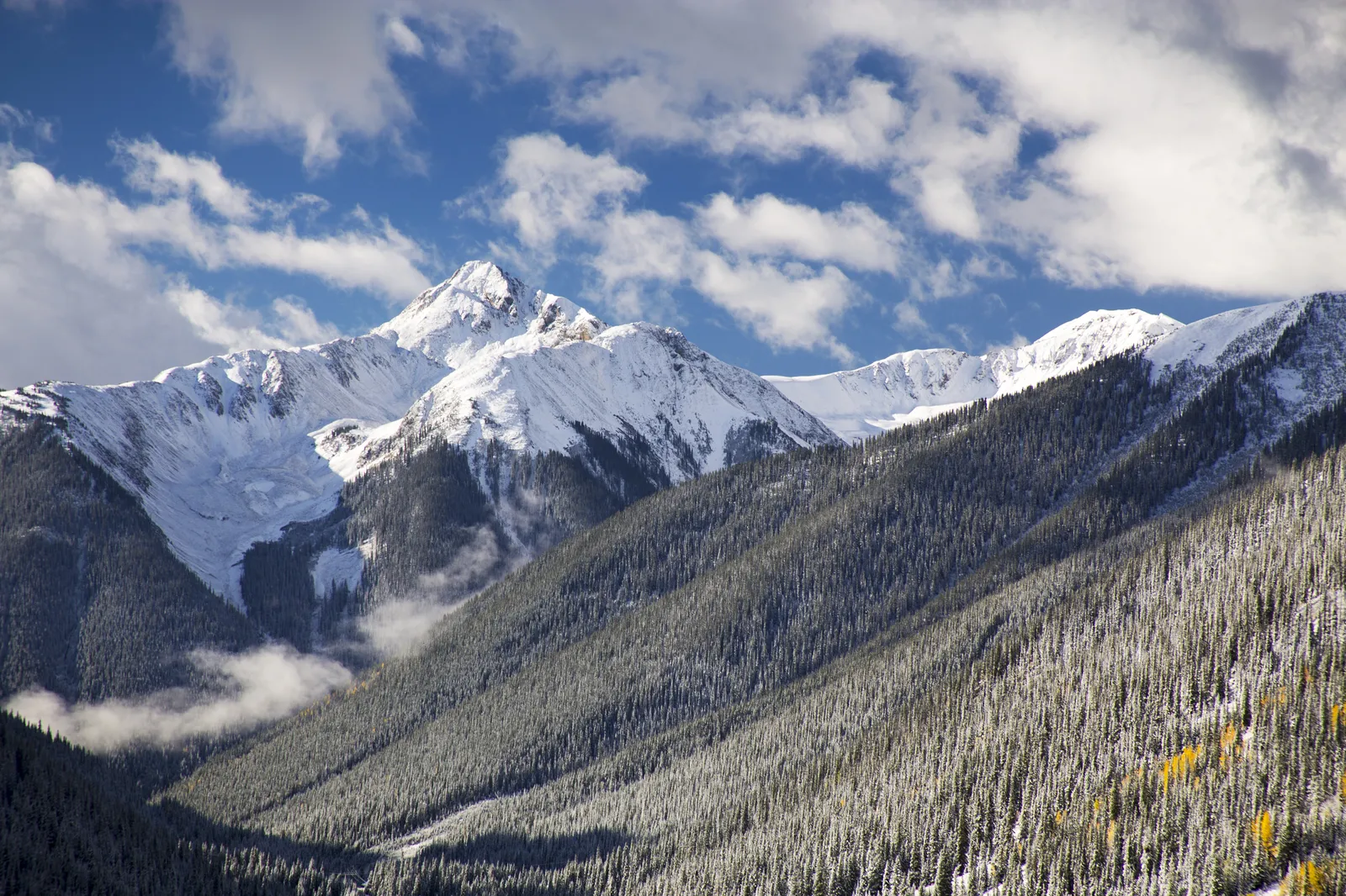 The plane is hijacked scene in Cliffhanger