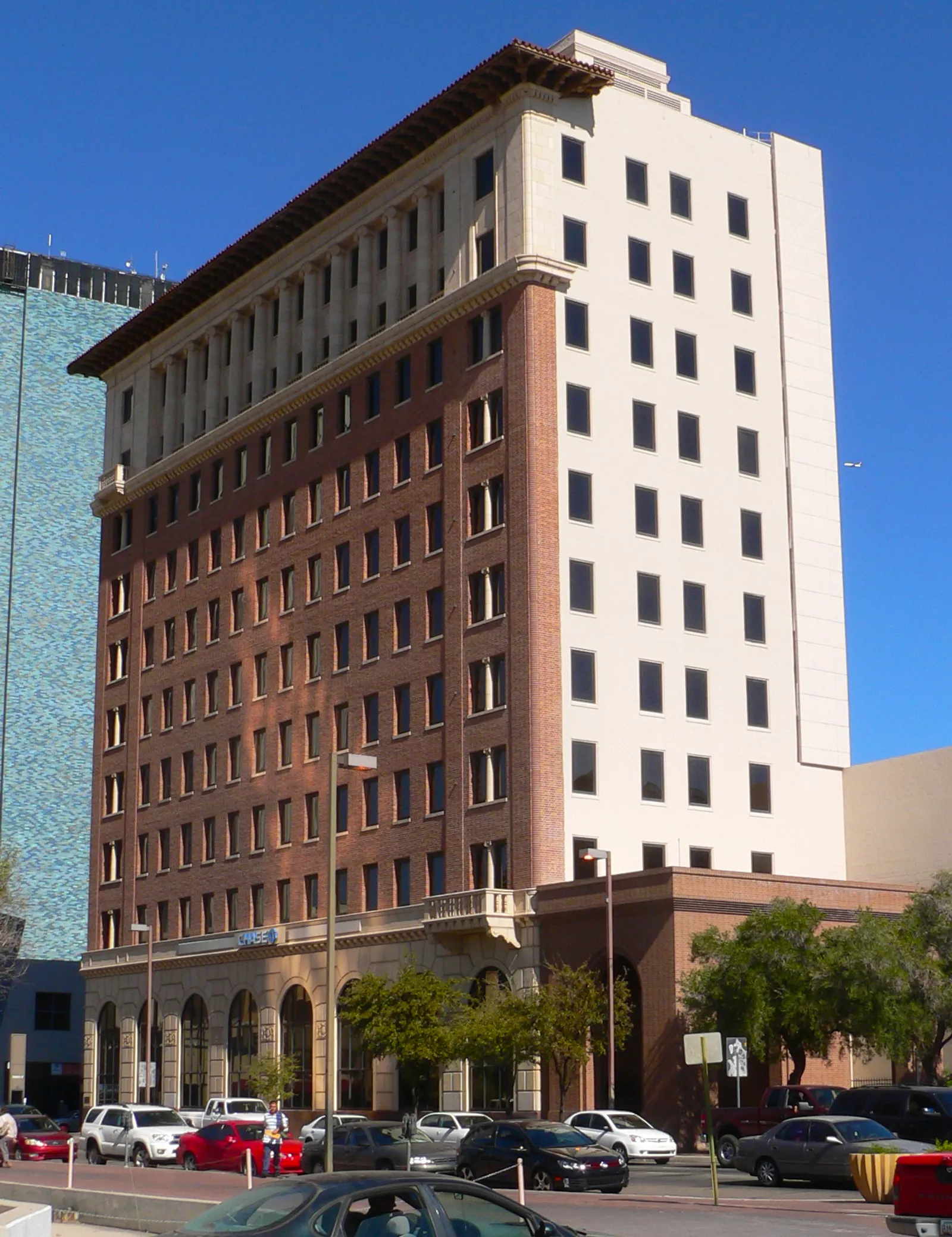 Woodpecker scene in Stir Crazy